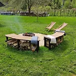 Nyaraló Roubenka Pod Hradem Kokorin *