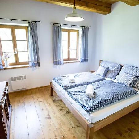 Roubenka Pod Hradem Kokorin Hébergement de vacances Kanina