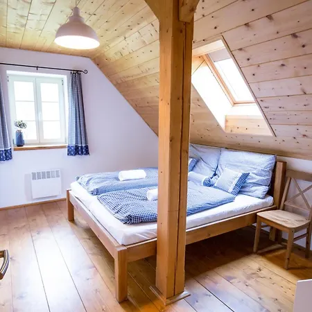 Roubenka Pod Hradem Kokorin Hébergement de vacances Kanina